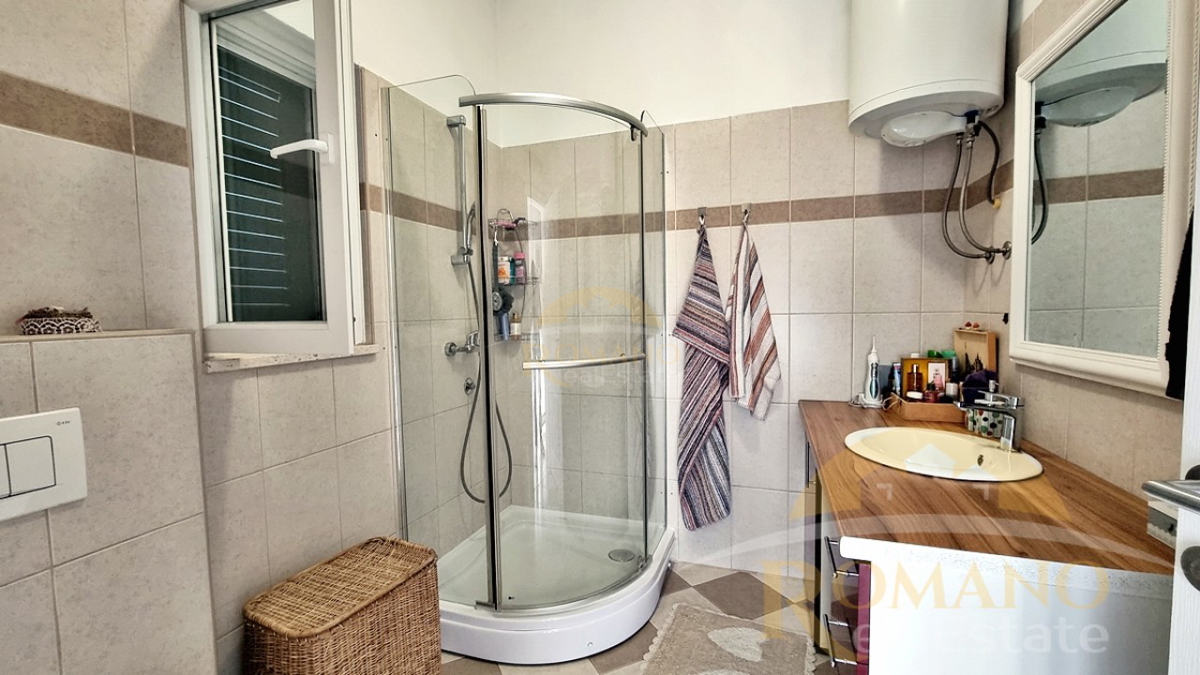 Hiša za prodajo v Seget Vranjici – blizu Trogirja